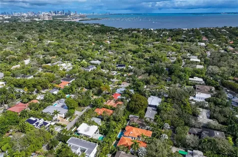 4060 Woodridge Road Miami FL 33133