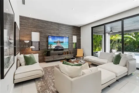 4060 Woodridge Road Miami FL 33133