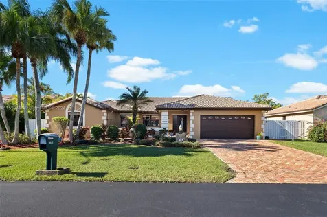 5301 King Arthur Avenue Davie FL 33331