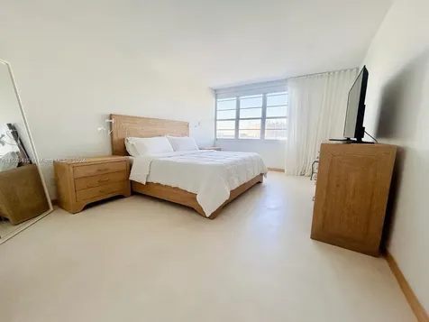 100 Lincoln Road Miami Beach FL 33139
