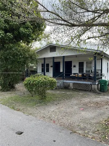 3822 Oak Avenue Miami FL 33133