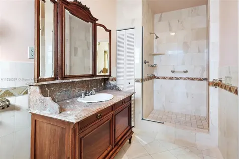 2375 N Meridian Avenue Miami Beach FL 33140