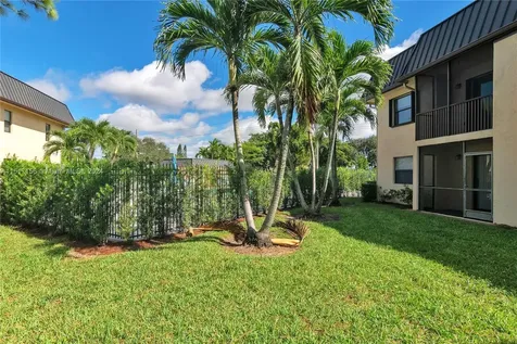 9202 NW 1st Street Pembroke Pines FL 33024