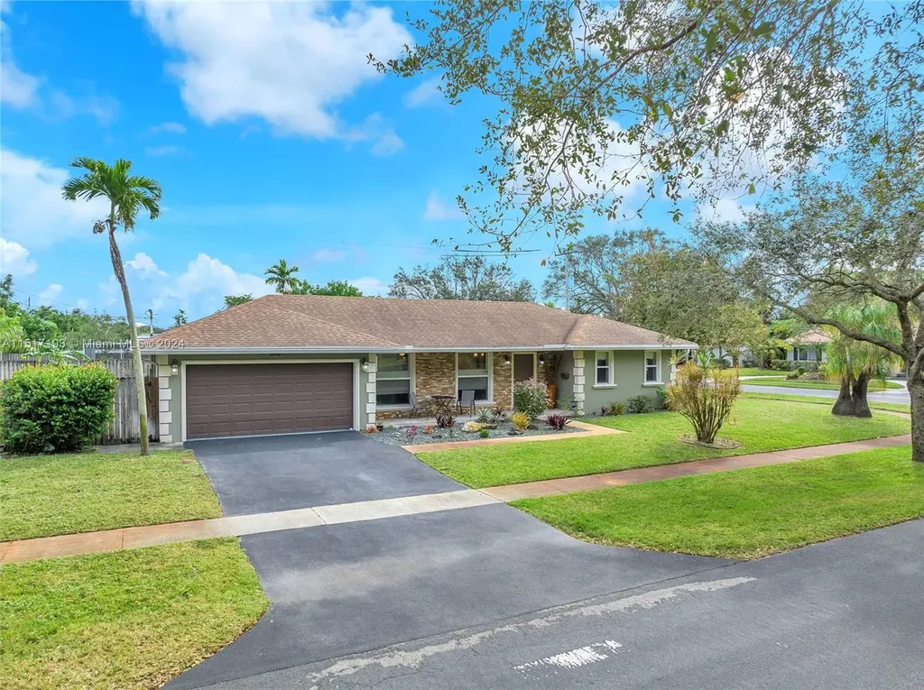 690 SW 56th Terrace Plantation FL 33317