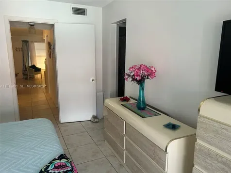 2901 NW 47th Terrace Lauderdale Lakes FL 33313