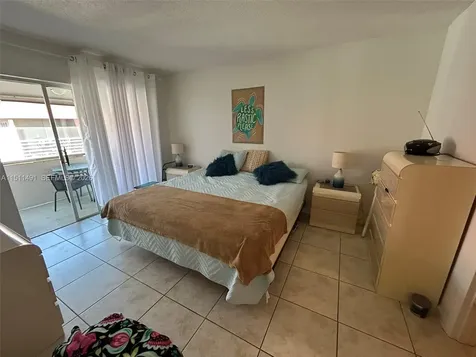 2901 NW 47th Terrace Lauderdale Lakes FL 33313