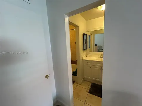 2901 NW 47th Terrace Lauderdale Lakes FL 33313