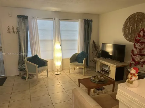 2901 NW 47th Terrace Lauderdale Lakes FL 33313