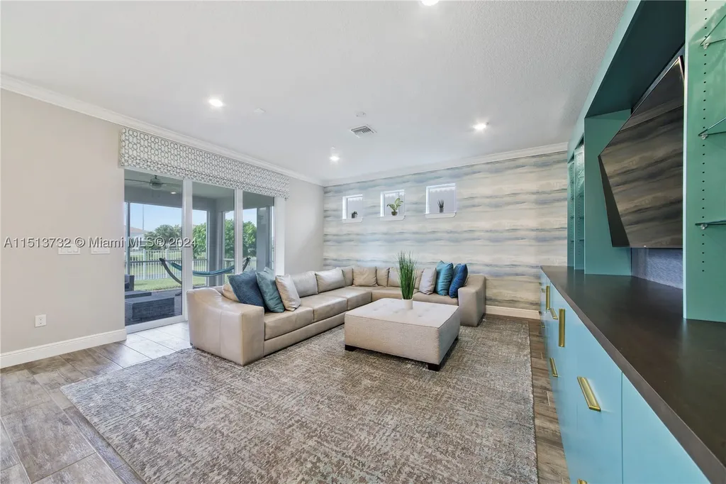 4534 Greenway Drive Hollywood FL 33021