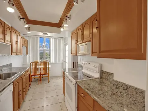 18051 Biscayne Boulevard Aventura FL 33160