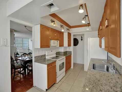 18051 Biscayne Boulevard Aventura FL 33160