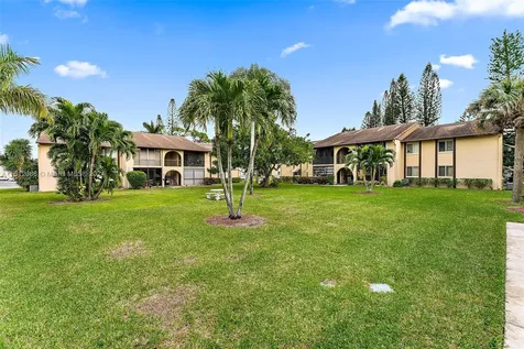 310 Pine Ridge Circle Green Acres FL 33463