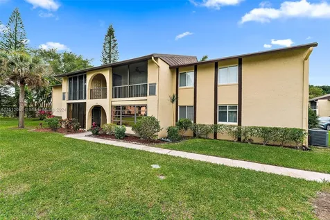 310 Pine Ridge Circle Green Acres FL 33463