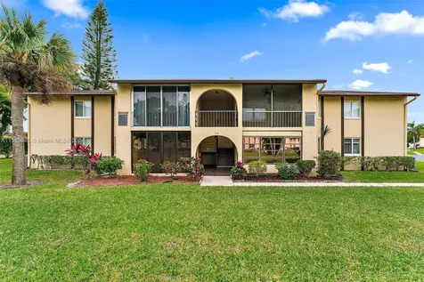 310 Pine Ridge Circle Green Acres FL 33463