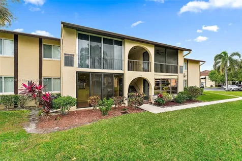310 Pine Ridge Circle Green Acres FL 33463