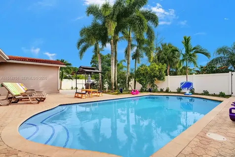 5500 Cleveland Street Hollywood FL 33021