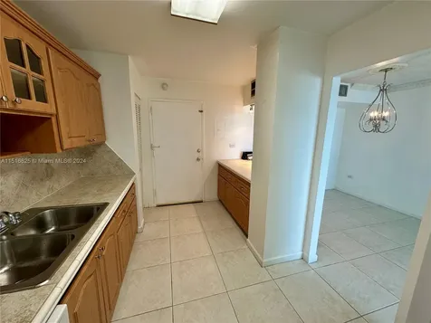 7135 Collins Avenue Miami Beach FL 33141