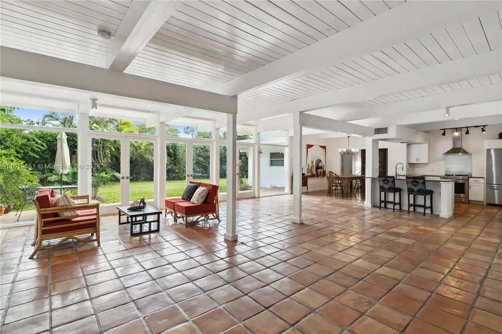 10725 SW 73rd Court Pinecrest FL 33156