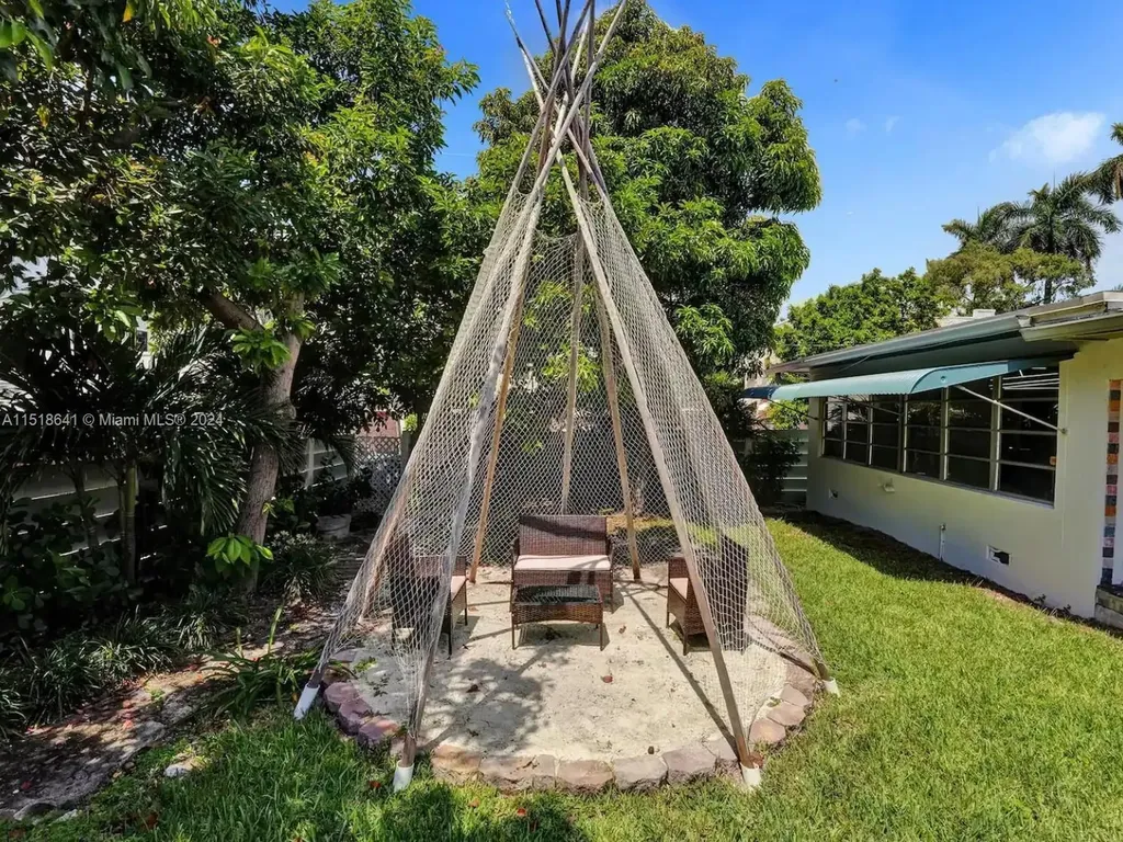 1342 Tyler Street Hollywood FL 33019