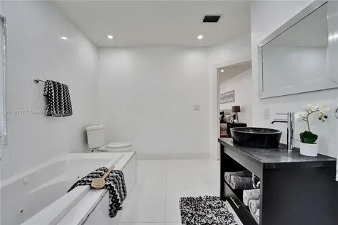 549 NE 12th Avenue Fort Lauderdale FL 33301