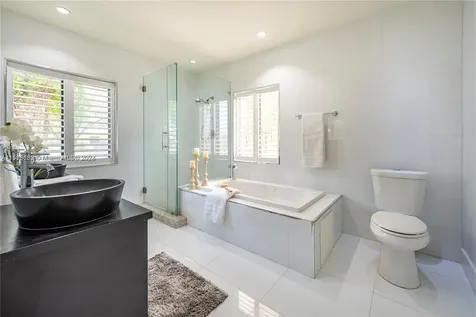 549 NE 12th Avenue Fort Lauderdale FL 33301