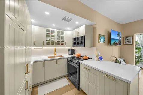 934 Michigan Avenue Miami Beach FL 33139