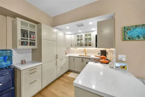 934 Michigan Avenue Miami Beach FL 33139