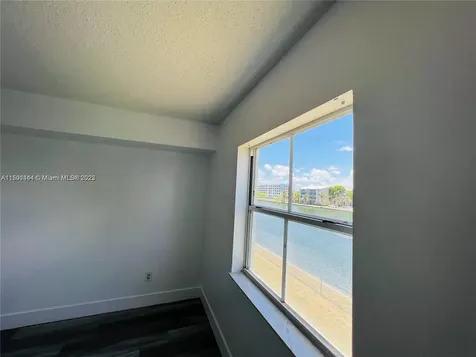8260 SW 210th Street Cutler Bay FL 33189