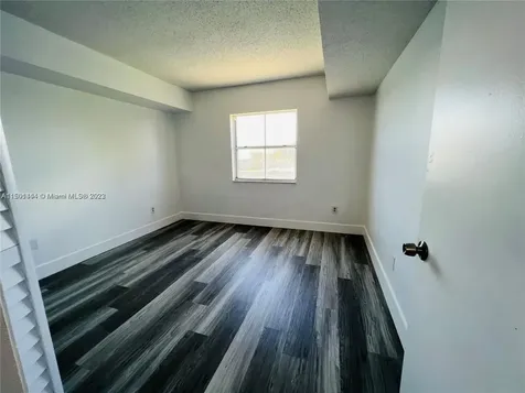 8260 SW 210th Street Cutler Bay FL 33189