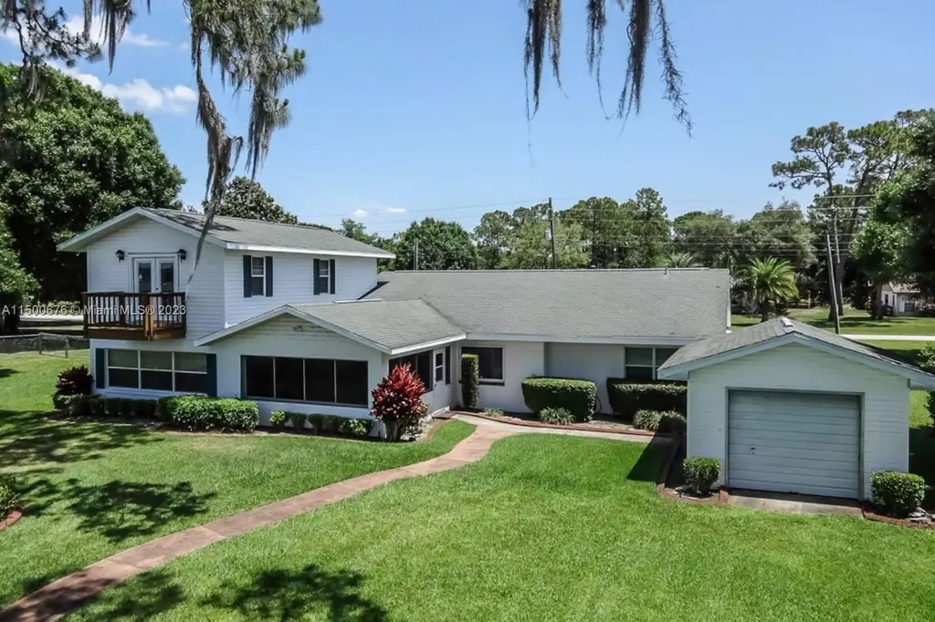 1608 Lake Clay Drive Lake Placid FL 33852