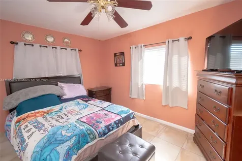 1735 NW 5th Street Miami FL 33125