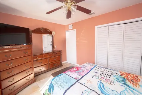 1735 NW 5th Street Miami FL 33125