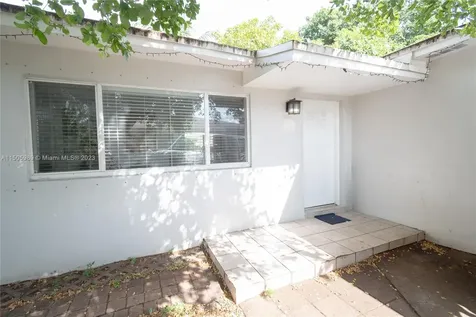 1735 NW 5th Street Miami FL 33125