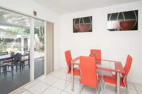 1735 NW 5th Street Miami FL 33125