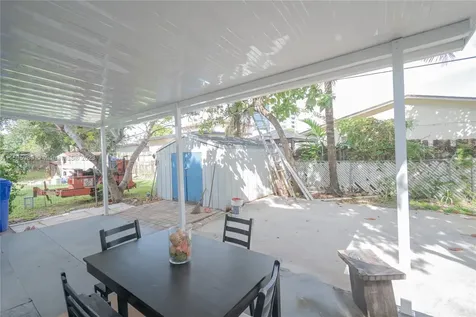 1735 NW 5th Street Miami FL 33125
