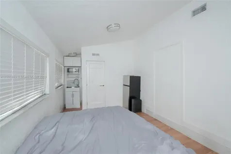 1735 NW 5th Street Miami FL 33125