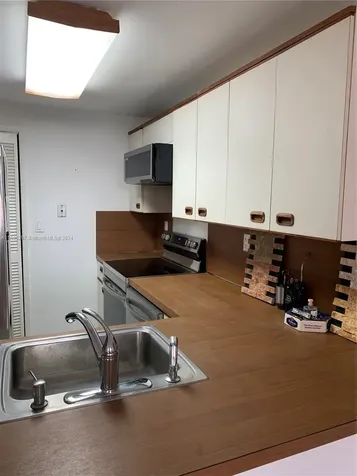 1581 Brickell Avenue Miami FL 33129