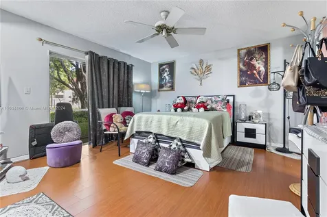 281 S Hollybrook Drive Pembroke Pines FL 33025