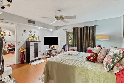 281 S Hollybrook Drive Pembroke Pines FL 33025
