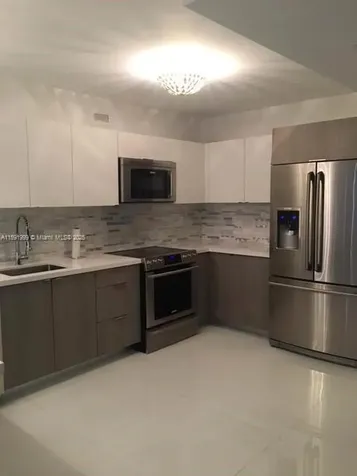 100 Lincoln Road Miami Beach FL 33139