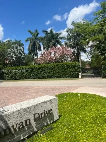 5385 N Kendall Drive Miami FL 33156