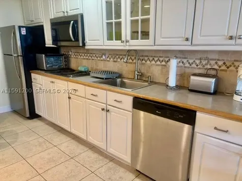 100 Lincoln Road Miami Beach FL 33139