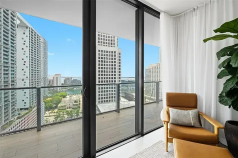 68 SE 6th Street Miami FL 33131