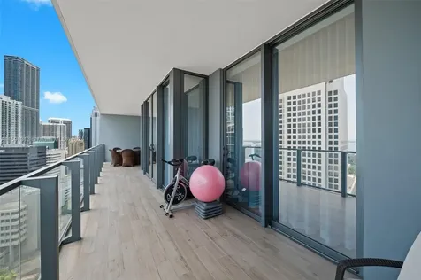 68 SE 6th Street Miami FL 33131