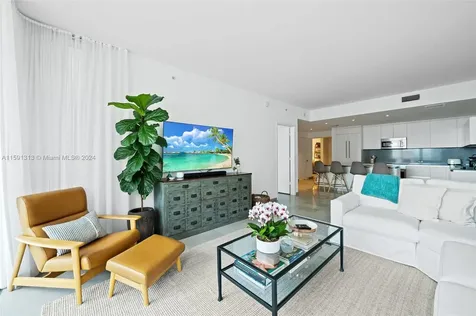 68 SE 6th Street Miami FL 33131