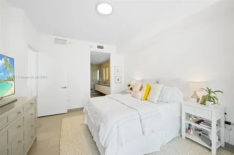 68 SE 6th Street Miami FL 33131
