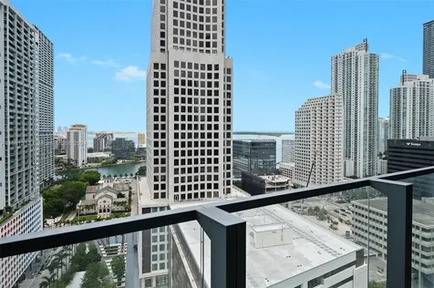 68 SE 6th Street Miami FL 33131
