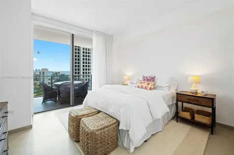 68 SE 6th Street Miami FL 33131