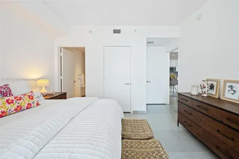 68 SE 6th Street Miami FL 33131