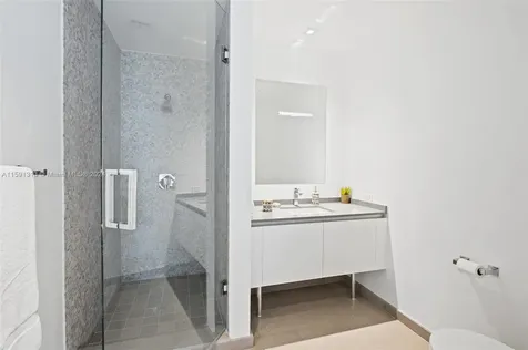 68 SE 6th Street Miami FL 33131
